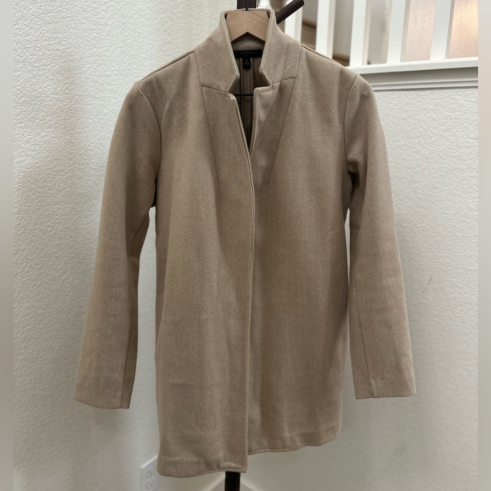 Banana Republic Women’s Open Front Coat Size Small Beige